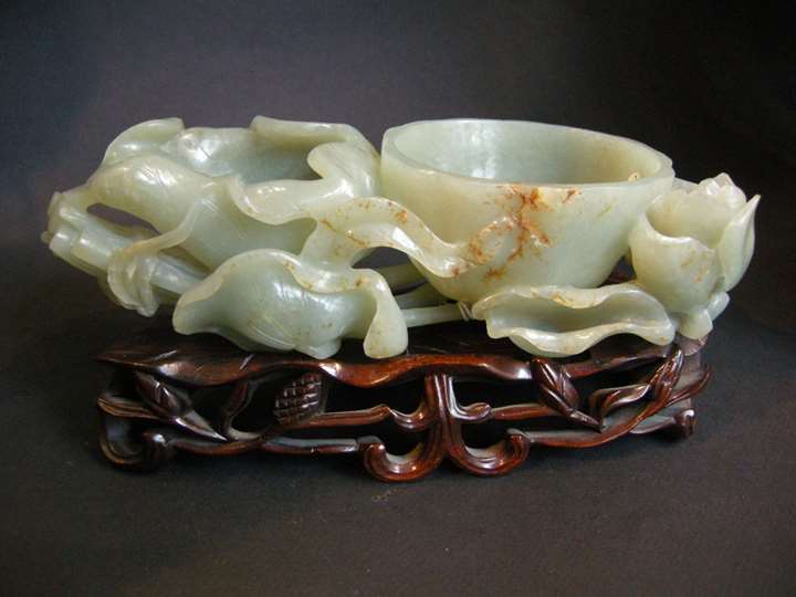 Brushwasher nephrite Jade sculpted in Lotus shape